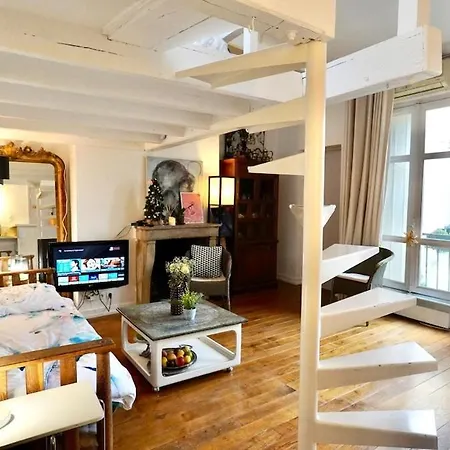 08 Grand Loft Near Notre Dame