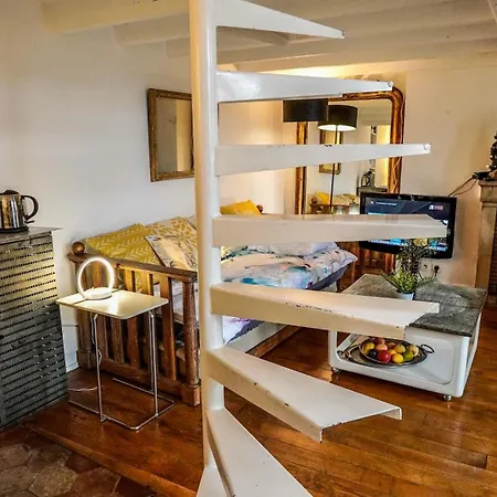 08 Grand Loft Near Notre Dame *
