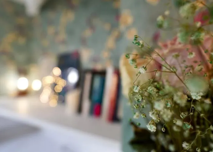 08 Grand Loft Near Notre Dame *