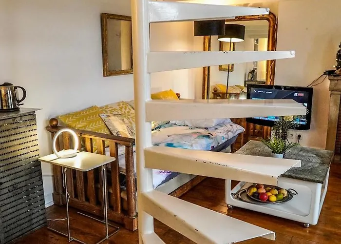 08 Grand Loft Near Notre Dame *